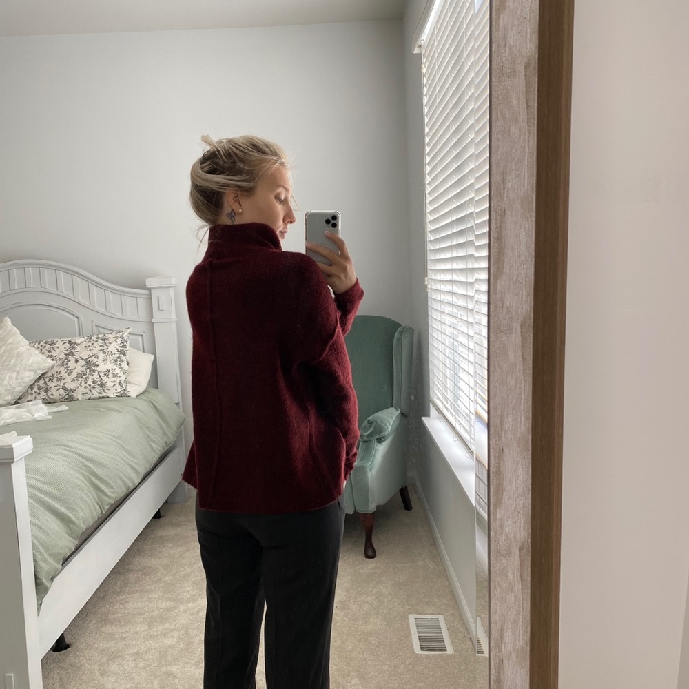 Universal thread red sweater - Picture 4 of 7